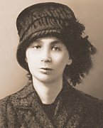 Painter Natali Goncharova - emigration.JPG